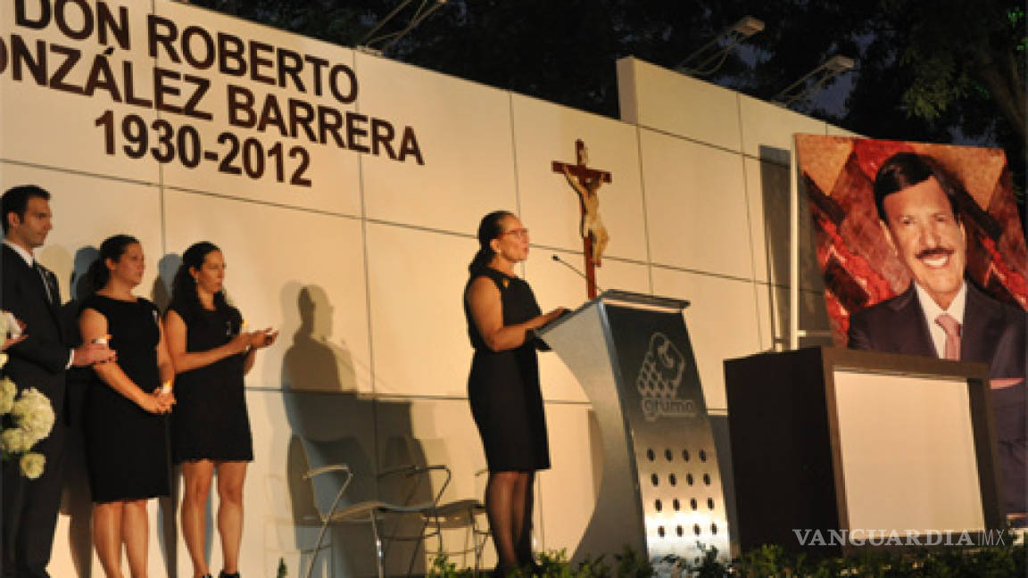 Rinden homenaje a Roberto González Barrera en NL