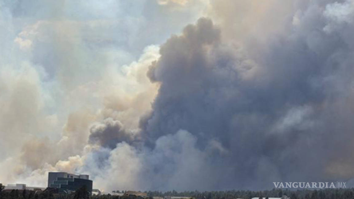 Crece el incendio cerca de laboratorio nuclear de Los Alamos