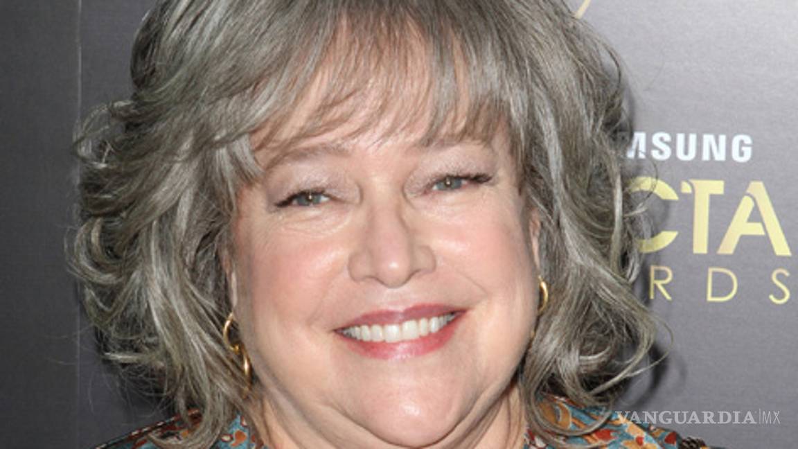 Actriz Kathy Bates se somete a doble mastectomía