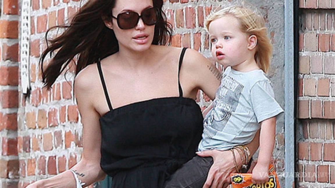 Los hijos de Angelina Jolie son groseros y beben: Nana