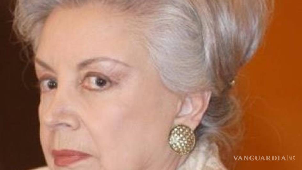 Silvia Pinal será una estrella, pero no sabe de política: Evangelina