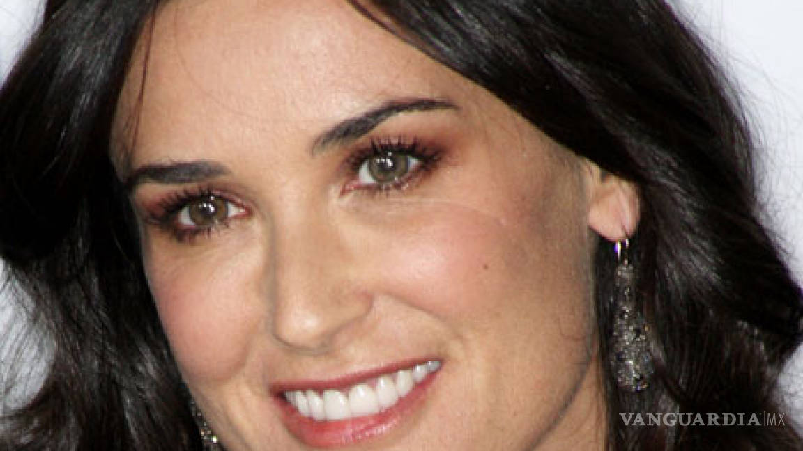 Demi Moore regresa a Twitter como Mrs.Kutcher