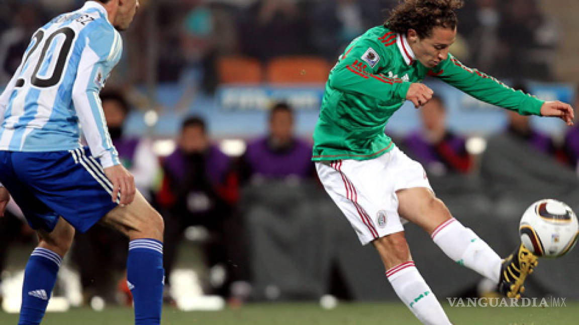 Chicharito anota pero México aún pierde 3-1