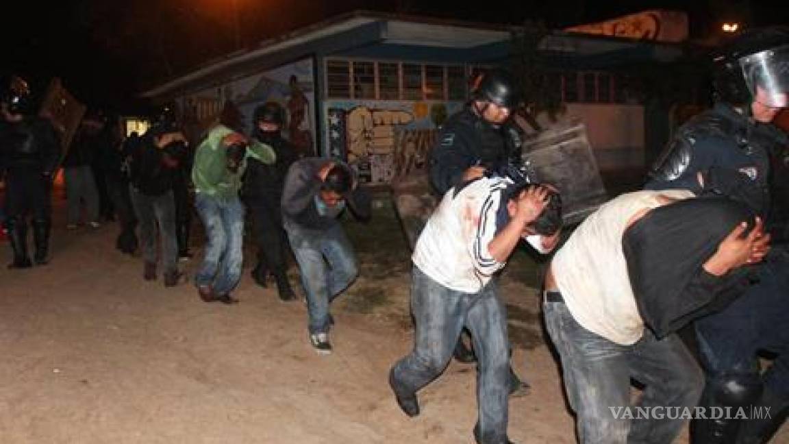 Maestros de la CNTE toman casetas de peaje en Michoacán