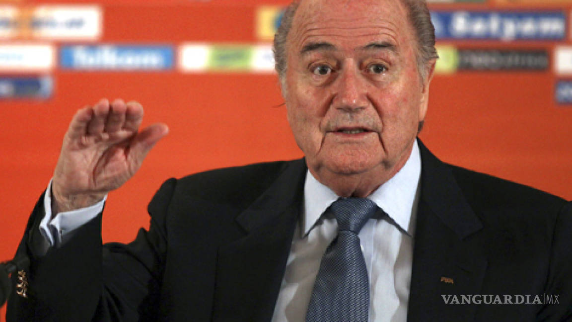Blatter pide perdón por errores arbitrales