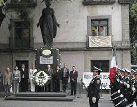 Rinden homenaje a Leona Vicario