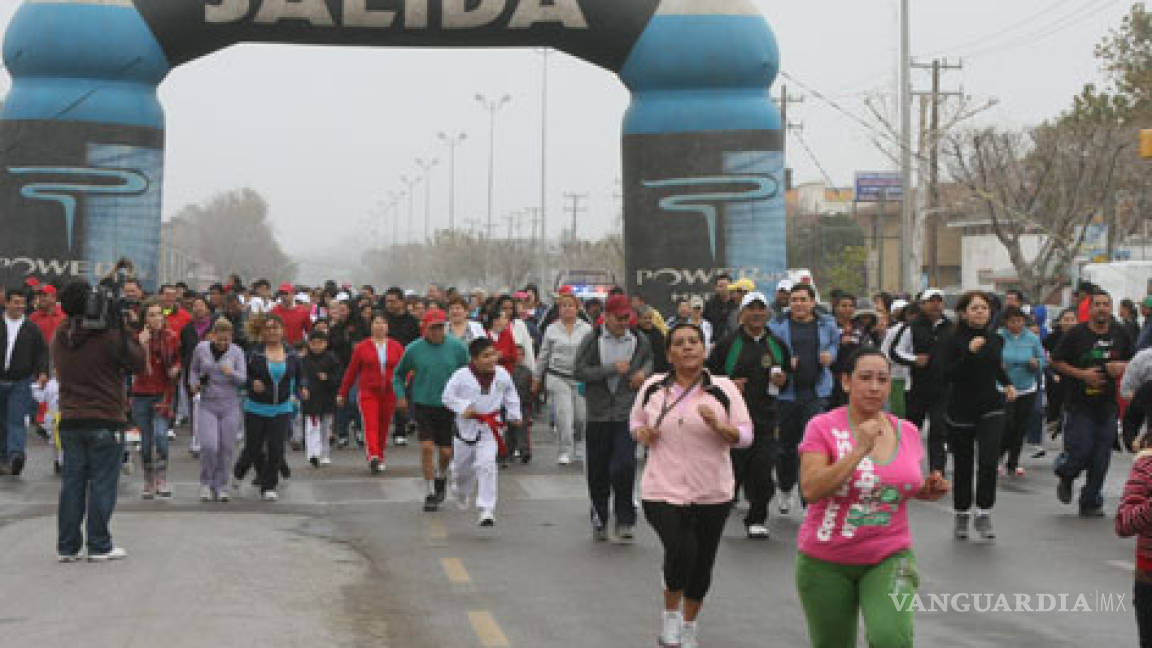 Se ejercitan más de mil personas en Piedras Negras, Coahuila