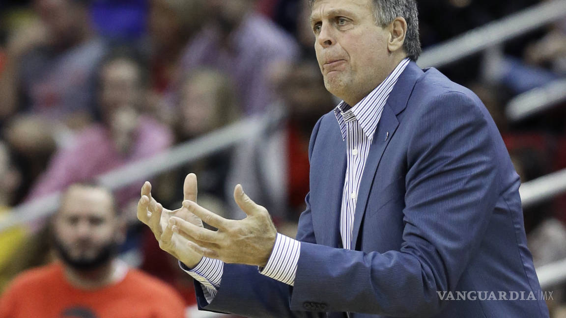 Los Rockets despiden al entrenador Kevin McHale