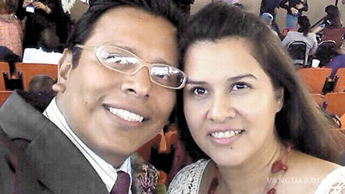 $!Mueren periodista y su familia tras accidente en carretera libre a Torreón