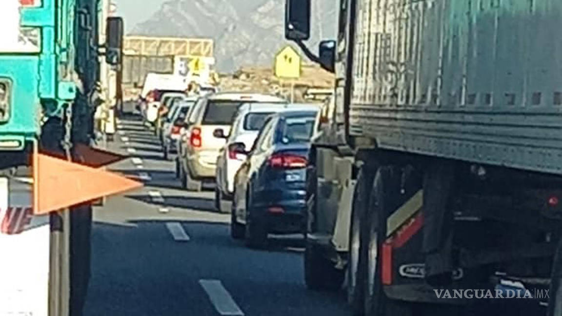 Reportan tráfico complicado en carretera libre Saltillo-Monterrey