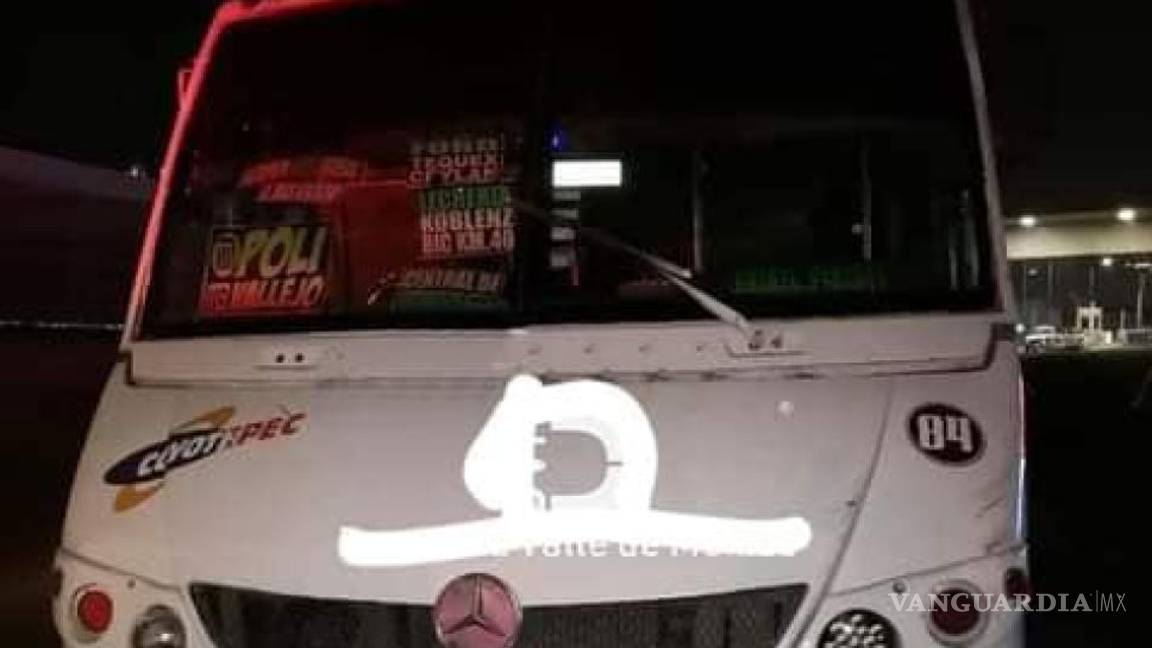 $!Pasajeros desarman a asaltantes y los matan, arrojaron sus cuerpos