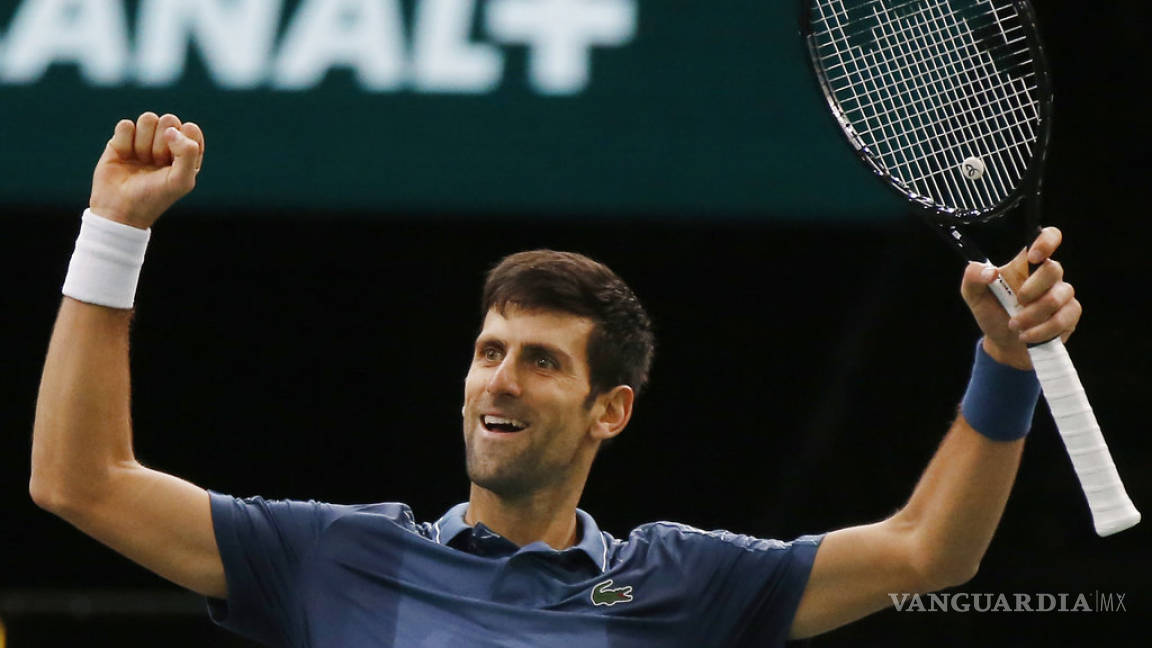 Djokovic derrota a Federer y está en la final del Masters 1000 de París