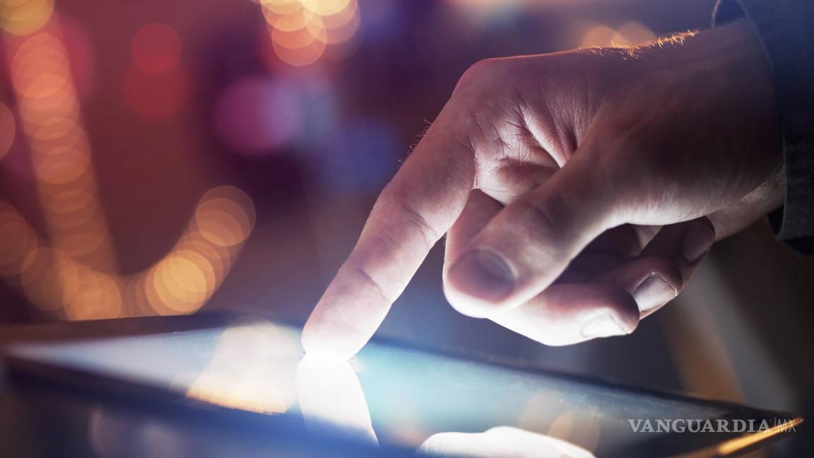 $!Interacción de un usuario con su dispositivo electrónico.