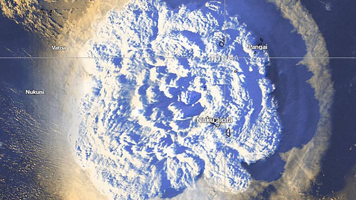 $!Imagen satelital durante la erupción del volcán submarino cerca de la isla de Tonga en el océano Pacífico. FOTO: TONGA METEOROLOGICAL SERVICES HA / EFE