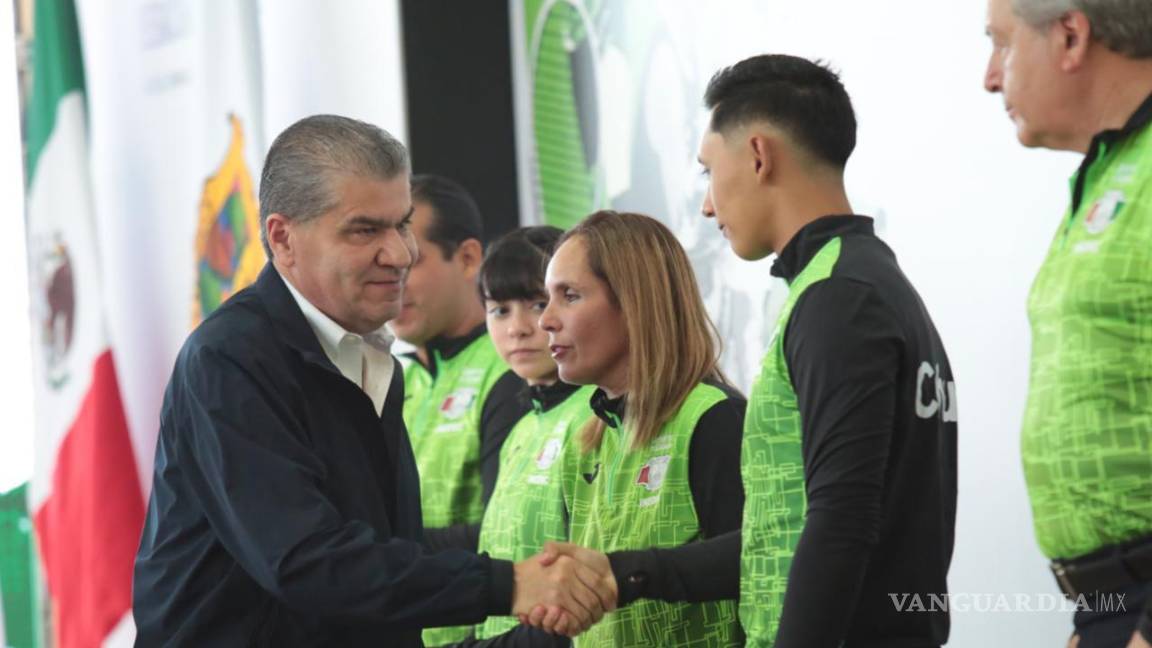$!El gobernador estatal encabezó la ceremonia en donde estuvieron los atletas coahuilenses.
