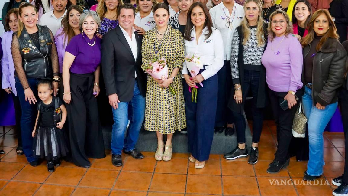 $!El Club Camellos Saltillo y funcionarios municipales se sumaron a la iniciativa con donaciones para garantizar el acceso a productos de higiene menstrual.