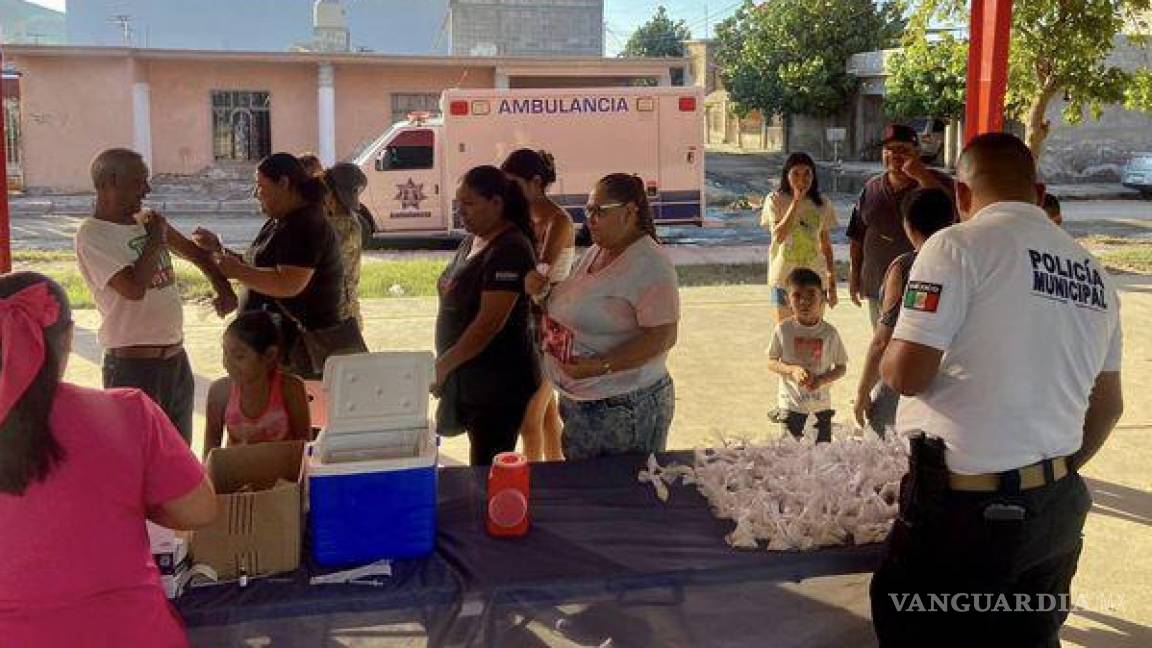 Colonos afectados por torrenciales aguaceros reciben apoyo de Policía de Torreón