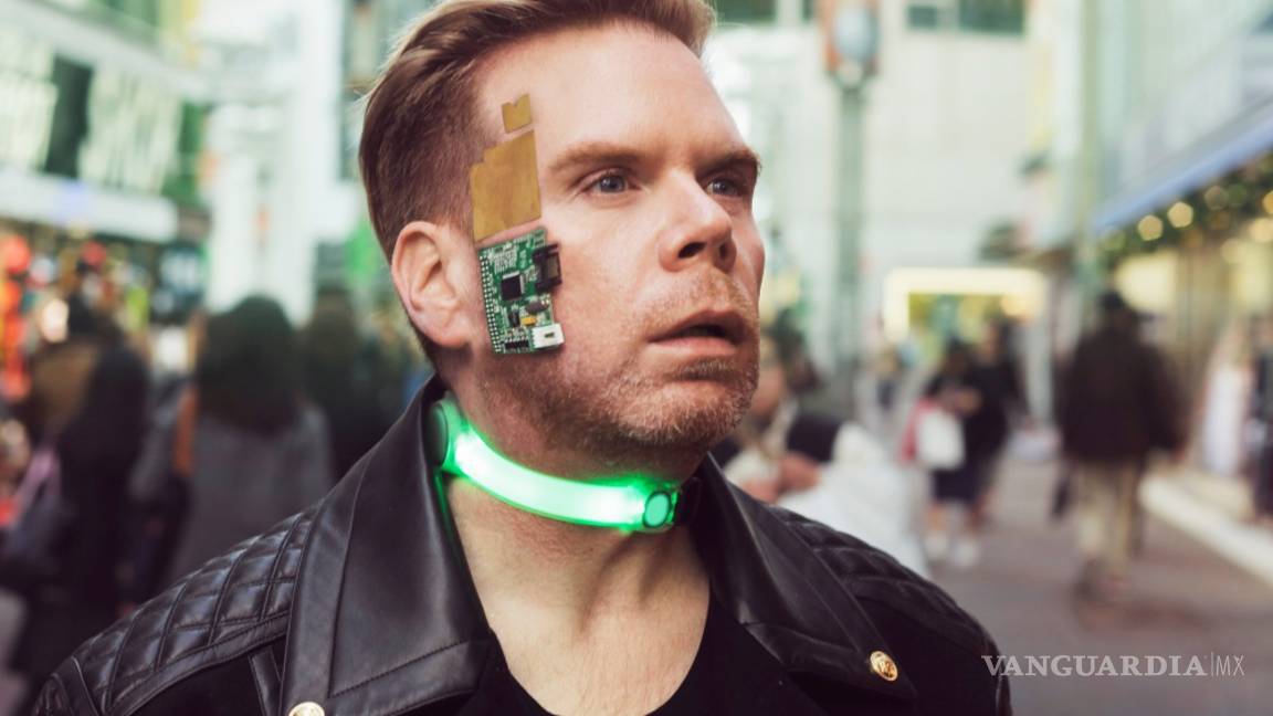 $!El hombre más conectado del mundo se llama Chris Dancy