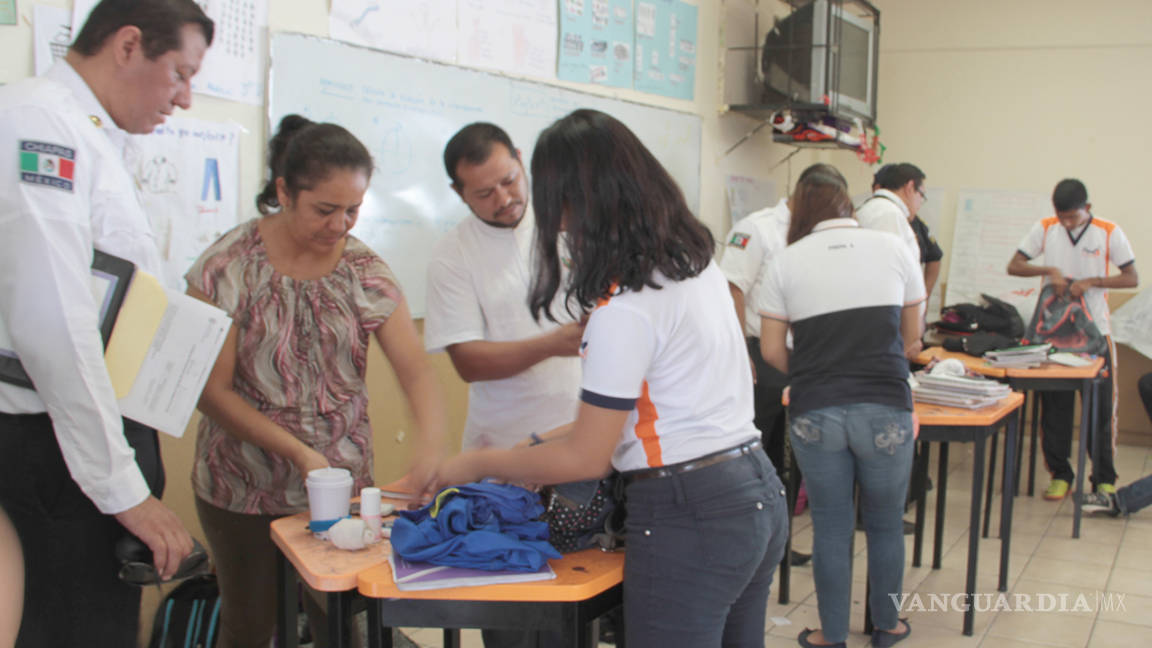 Hallan tijeras y exactos en mochilas de estudiantes, dice Sedu Coahuila