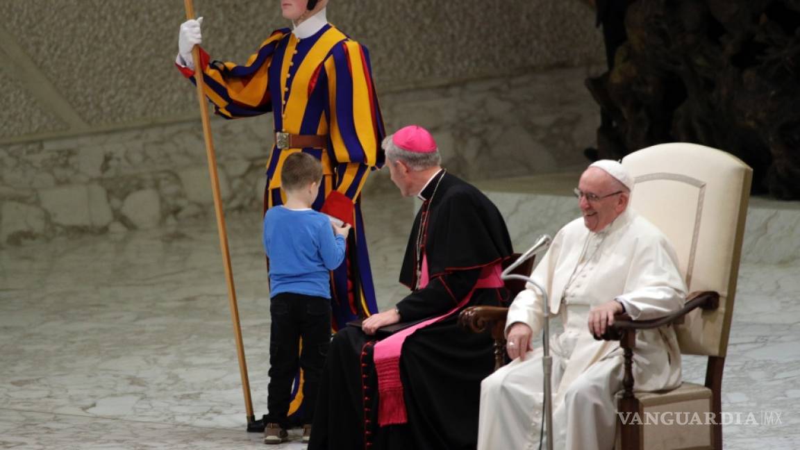 Cuando la inocencia de un niño toma el control del Vaticano (fotogalería)
