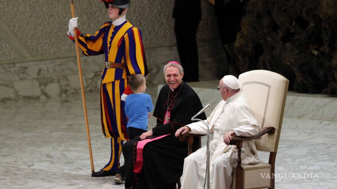 Un niño autista da la catequesis en la audiencia general del Papa Francisco