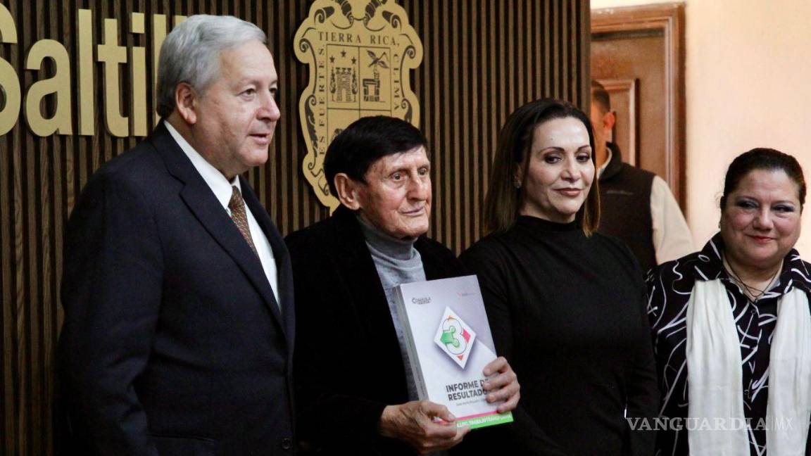 $!Regidores de distintos partidos recibieron de manos del Alcalde el Tercer Informe de Actividades.