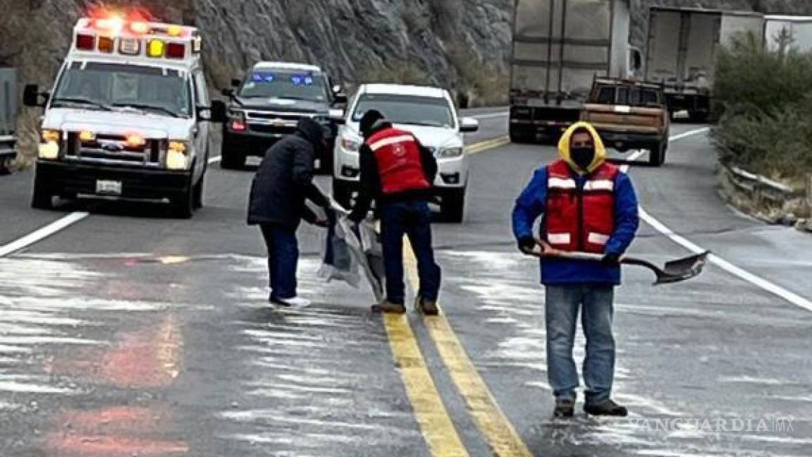 Por congelante mañana reportan múltiples percances en ‘La Muralla’ y cierran carretera Monclova-Saltillo