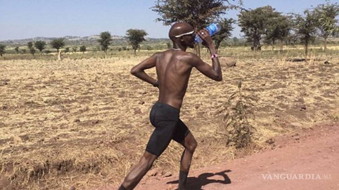 $!Bajo un intenso sol y rodeado de animales, el entrenamiento de uno de los mejores atletas del mundo