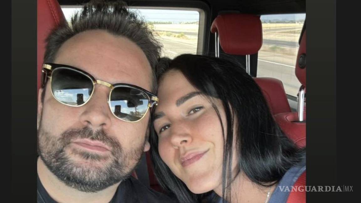 Presume hijo de Alfonso Durazo ‘selfie’ en auto de lujo valuado en casi 5 mdp