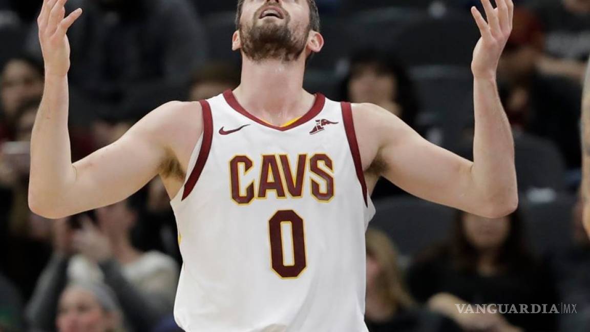 A Cavaliers les llueve sobre mojado; Kevin Love se fractura la mano durante un partido