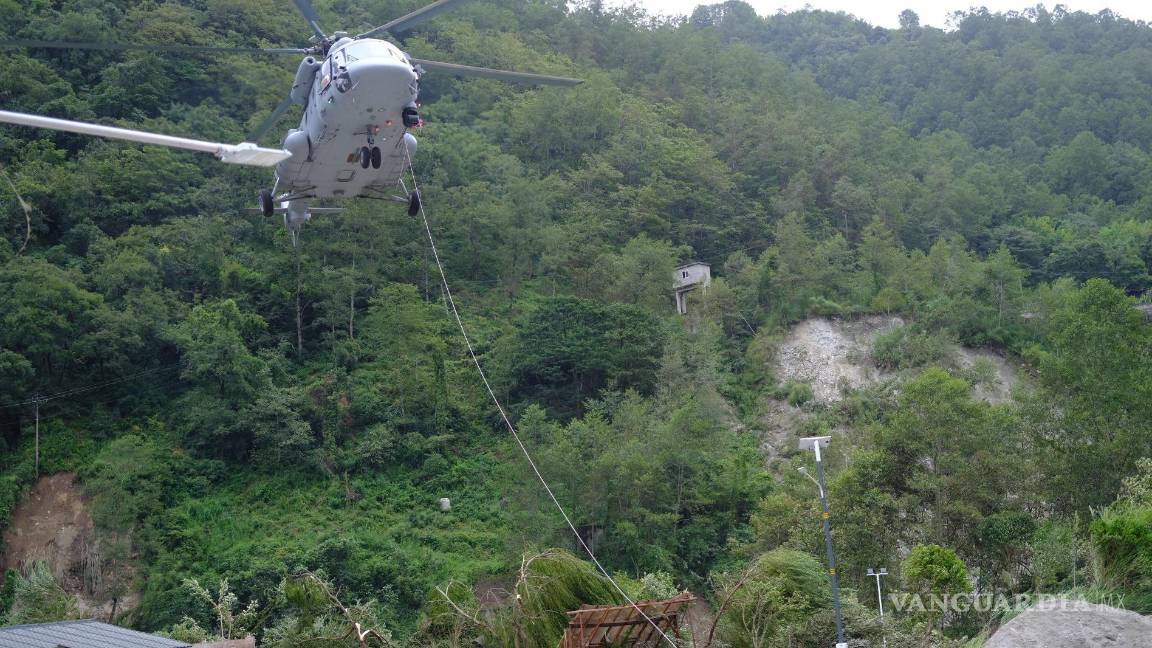 $!Los rescatistas utilizan un helicóptero para evacuar a los heridos en el condado de Luding, prefectura de Ganzi, provincia de Sichuan, China.