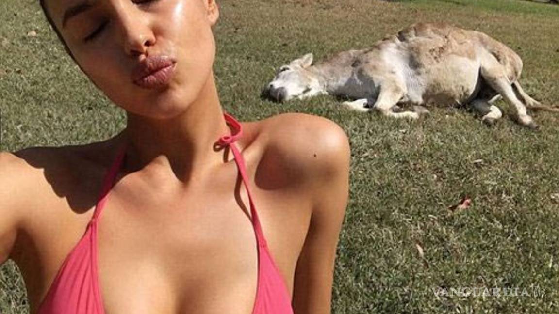 $!Irina Shayk en bikini... y con un burro