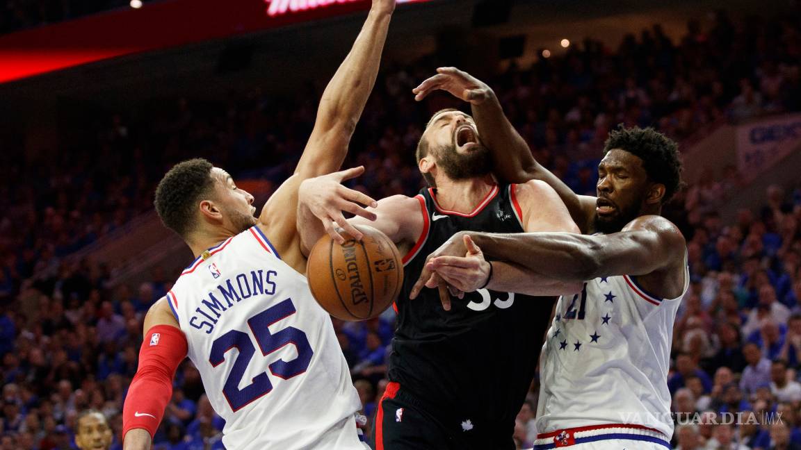 $!Joel Embiid pone arriba a los 76ers sobre los Raptors