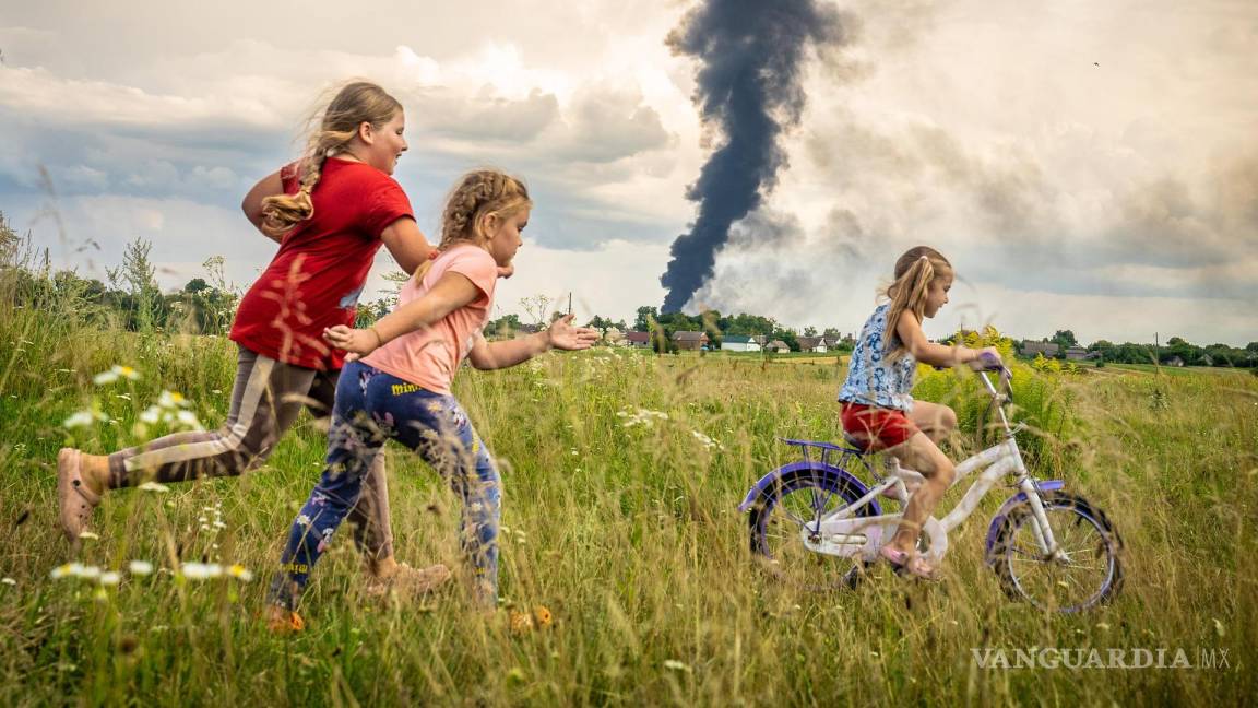 Para la Unicef, niñas ucranianas “bajo las oscuras nubes de la guerra”, es la Foto del Año