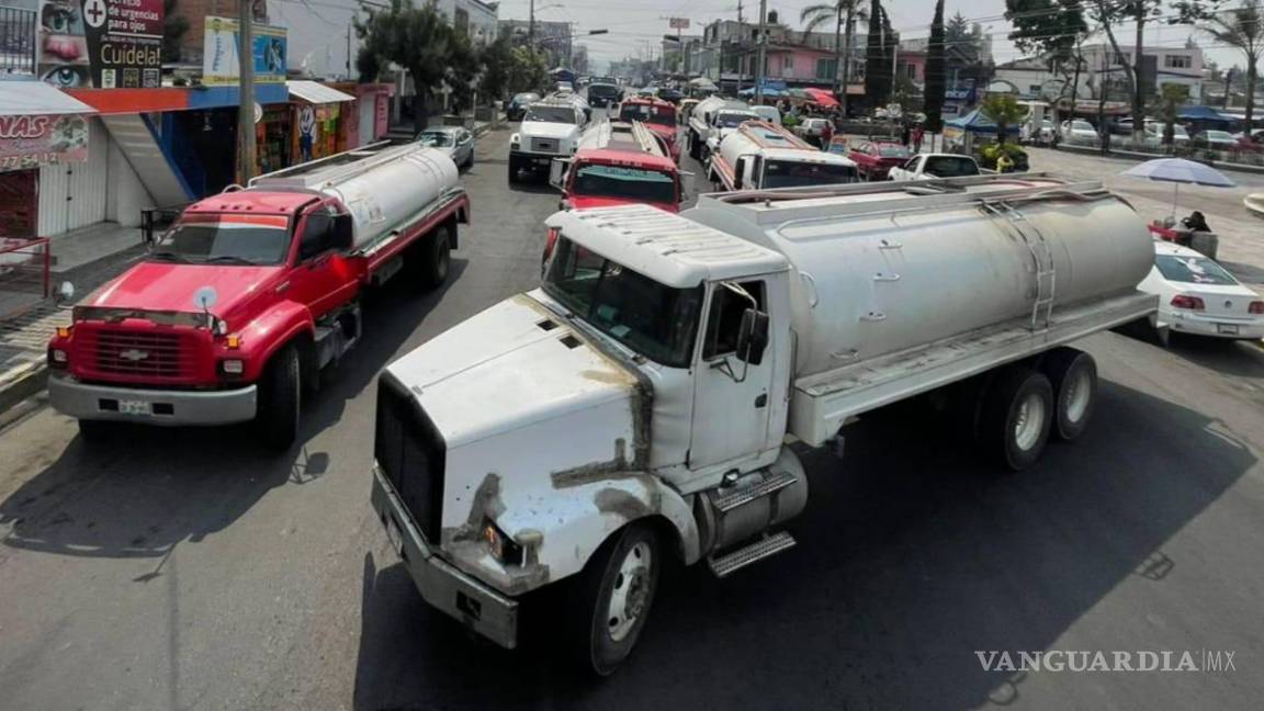 Torreón: Transportistas bloquean calzada Cuauhtémoc contra pipas ‘pirata’