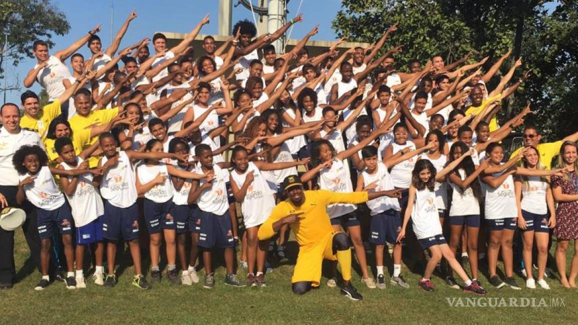 Usain Bolt convive con niños de favelas en Río