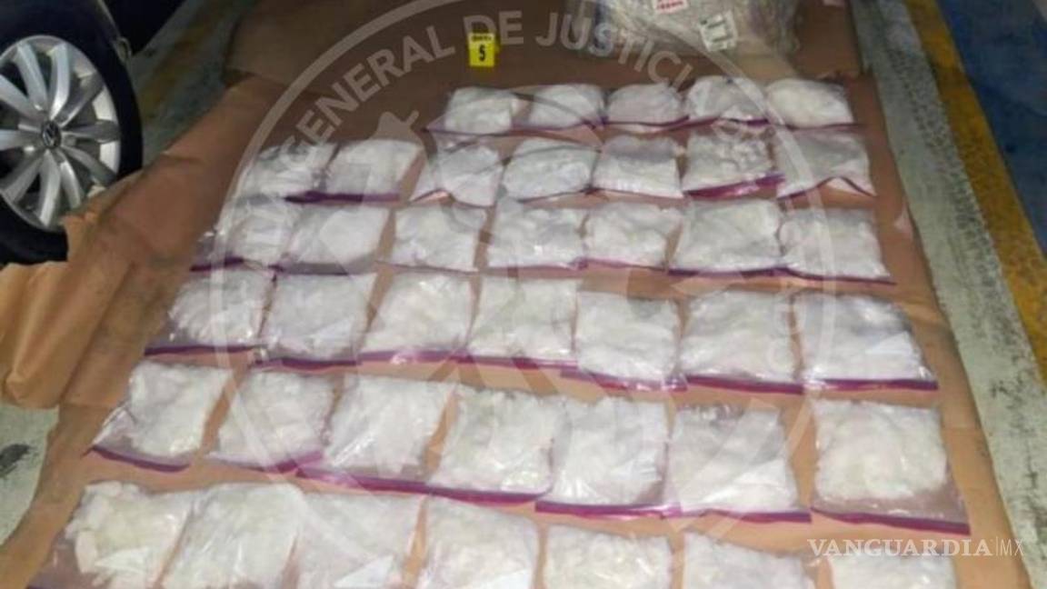 $!Vinculan a tres hombres detenidos con 74 kilos de cristal, en NL