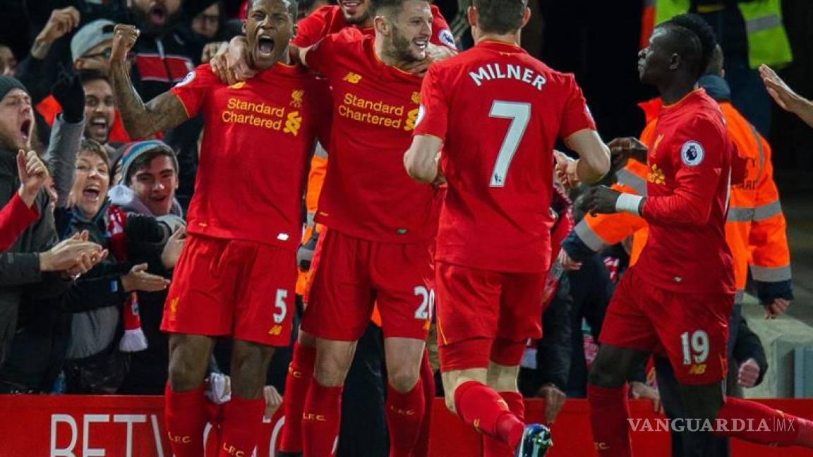 Liverpool sigue a la caza del Chelsea y aleja al City de la punta