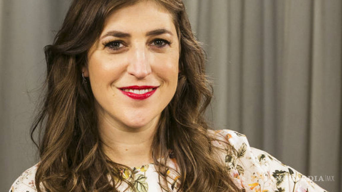 Mayim Bialik arrepentida por su artículo sobre Weinstein