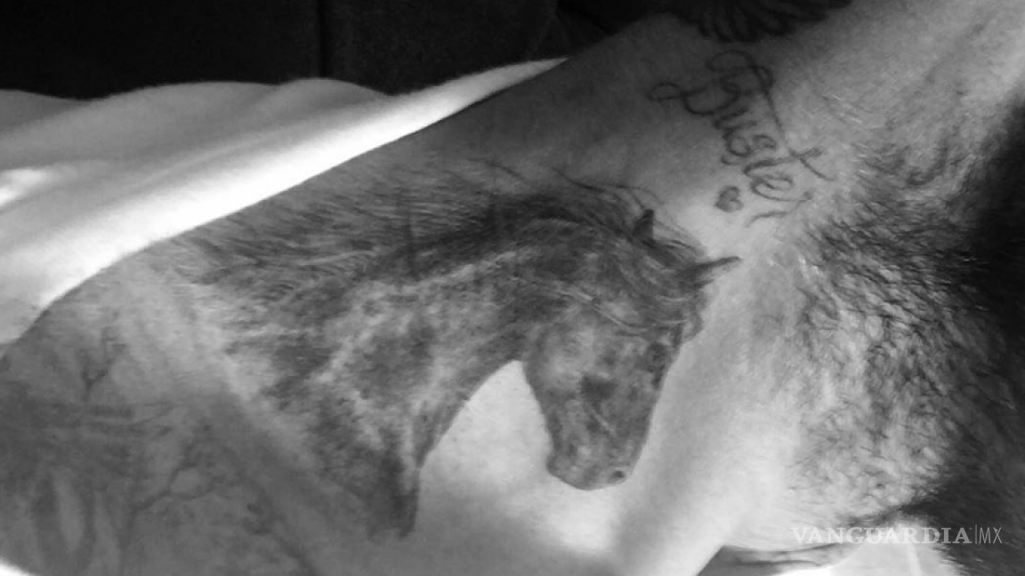 David Beckham presume su tatuaje número 40