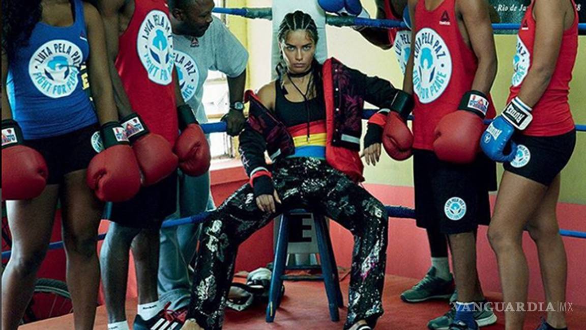 $!Adriana Lima se pone los guantes por una buena causa