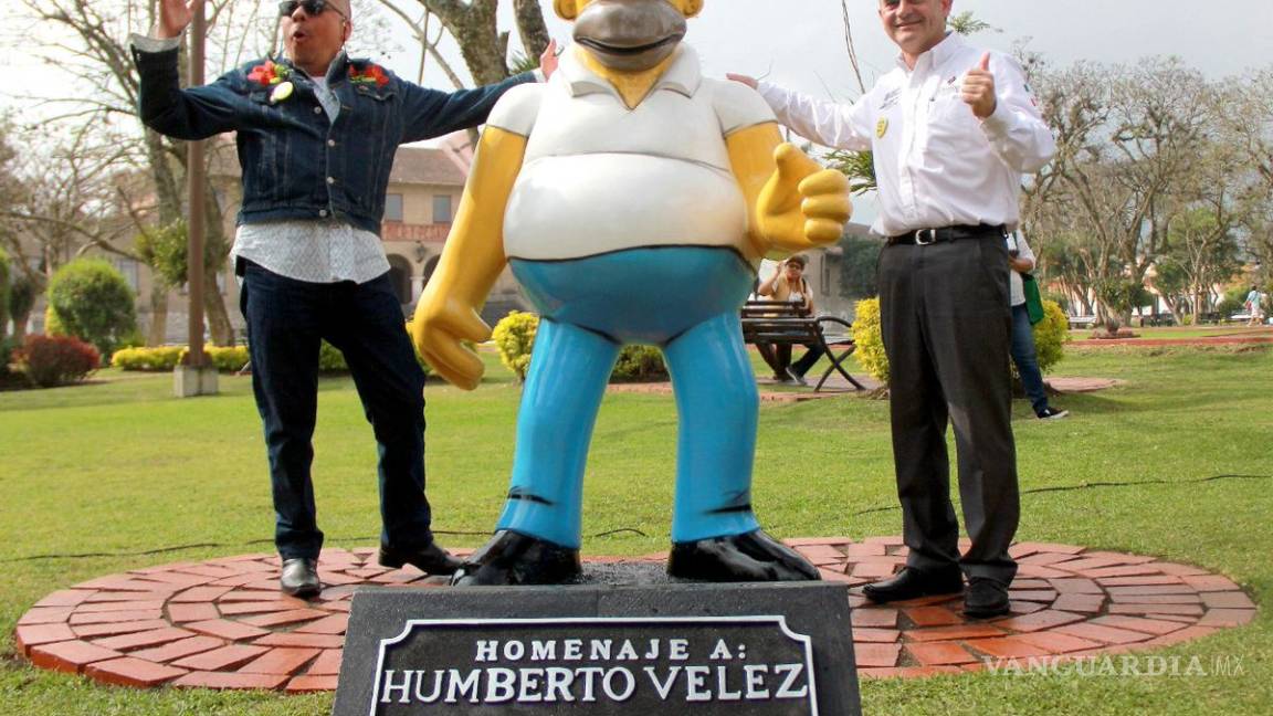 Causa polémica estatua de Homero Simpson en Veracruz