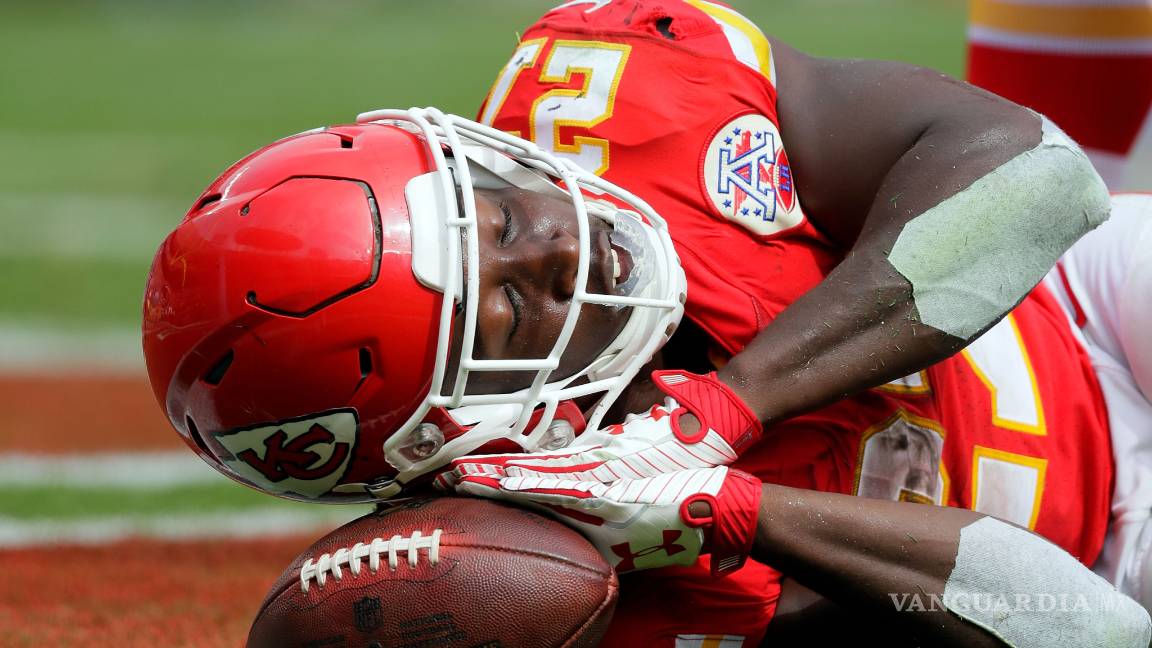 $!El corredor estelar de los favoritos para el Super Bowl, Chiefs de Kansas City, está envuelto en una violenta agresión