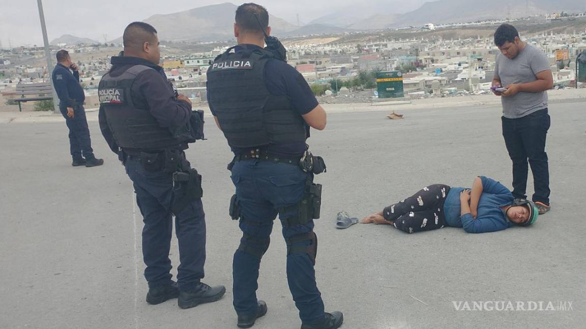 Perro persigue a motociclista y la tumba, en Ramos Arizpe