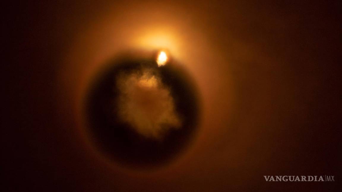 $!Lanzamiento del cohete SpaceX Falcon 9, con la prueba de redirección de doble asteroide, o DART en California. EFE/NASA/Bill Ingalls