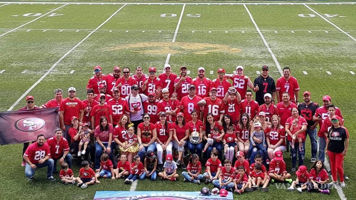 Fanáticos de los 49ers de San Francisco alistan su foto oficial en Saltillo