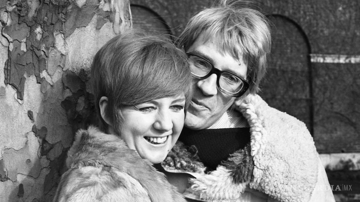 $!La cantante pop Cilla Black y el actor David Warner en una foto del 19 de enero de 1967 en Londres.