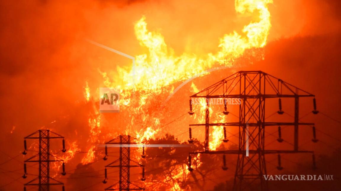 Reporte: Tendido eléctrico causa incendio en California