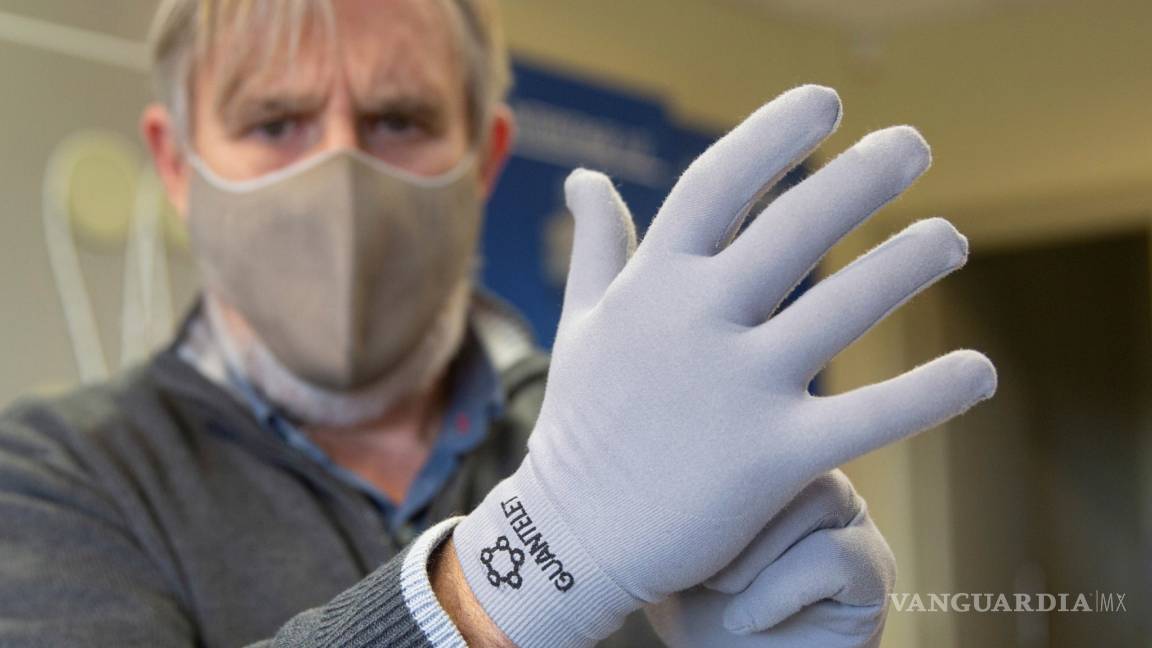 Diseñan un guante capaz de eliminar el coronavirus