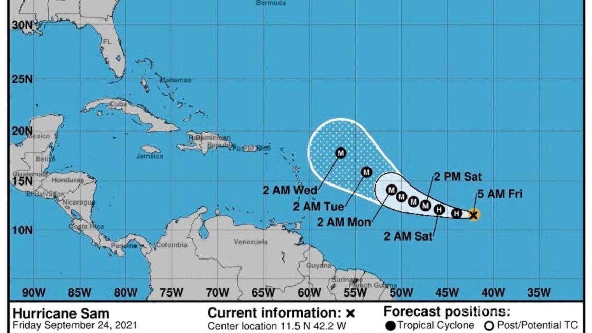 $!Imagen cedida hoy por la Oficina Nacional de Administración Oceánica y Atmosférica (NOAA) a través del Centro Nacional de Huracanes (NHC) donde se muestra el pronóstico de cinco días de la trayectoria del huracán Sam en el Atlántico. EFE/Noaa-nhc